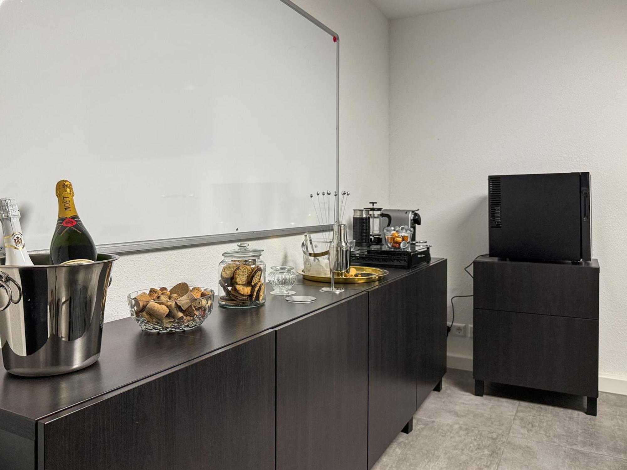 Group Friendly Comfort Central Stuttgart Apartment Exteriör bild